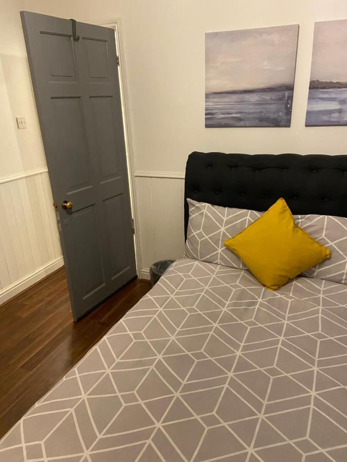 Lovely, Recently Refurbished Four Bedroom House.. Londres Exterior foto